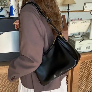 【MoonDy】雙11 女生包包 流浪包 單肩包 側背包 斜背包 腋下包 歐美包包 韓國包包 黑色包包 軟 