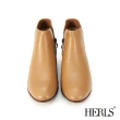【HERLS】踝靴-牛皮側V素面橢圓頭粗跟踝靴(卡其色)