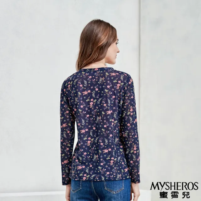 【MYSHEROS 蜜雪兒】透氣造型上衣 滿版印花 微透膚舒適面料(深藍)