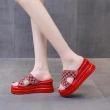 【HMH】坡跟拖鞋 厚底拖鞋 撞色拖鞋/縷空幾何美鑽撞色格子造型坡跟厚底拖鞋(紅)