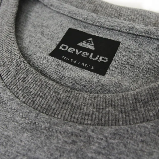 【DeveUP】『DeveUP』棉質長袖圓領LOGO-TEE(產品編號 : D02403 麻花灰)