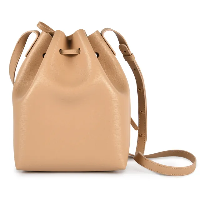 【MANSUR GAVRIEL】Saffiano 防刮皮革斜背MINI 水桶包(沙棕色)