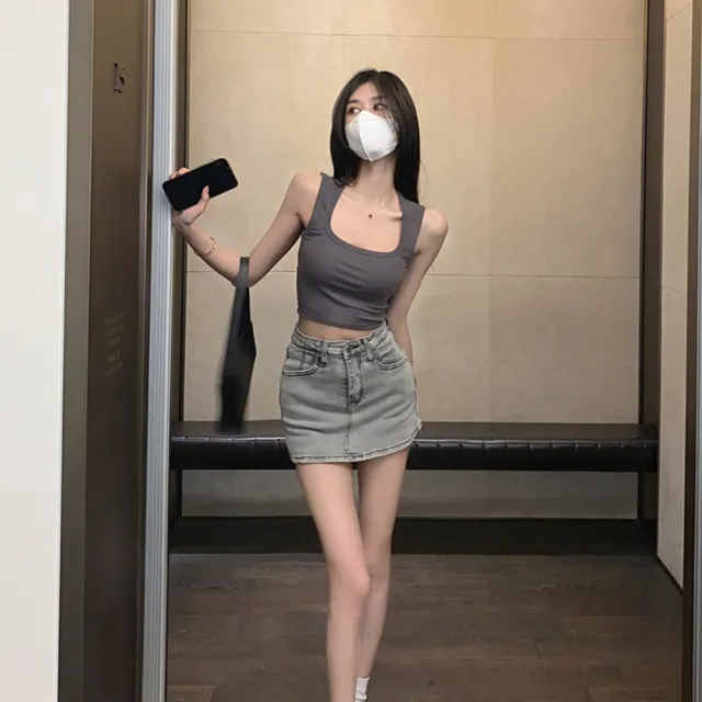 【D.studio】韓版性感方領露鎖骨運動背心(帶胸墊免穿內衣運動上衣小可愛 女裝衣服短版上衣短板上衣 V275)