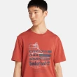 【Timberland】男款紅色印花短袖T恤(A29JZDV5)