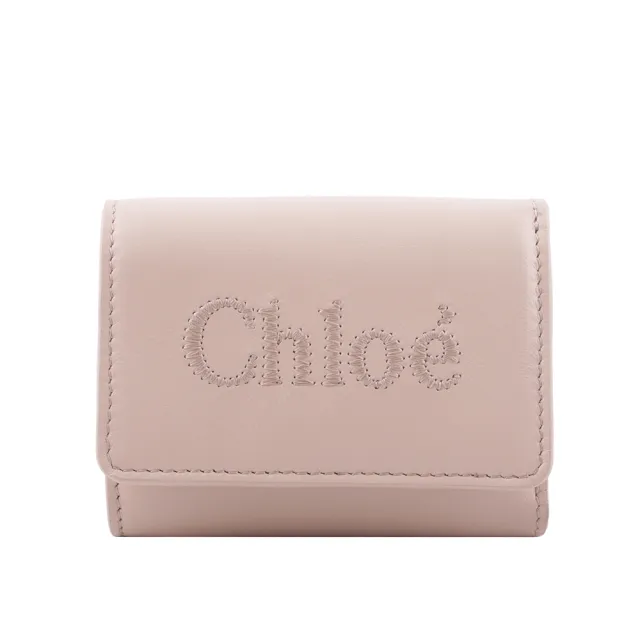 【Chloe’ 蔻依】Sense 刺繡標誌小款三折短夾(灰粉色)