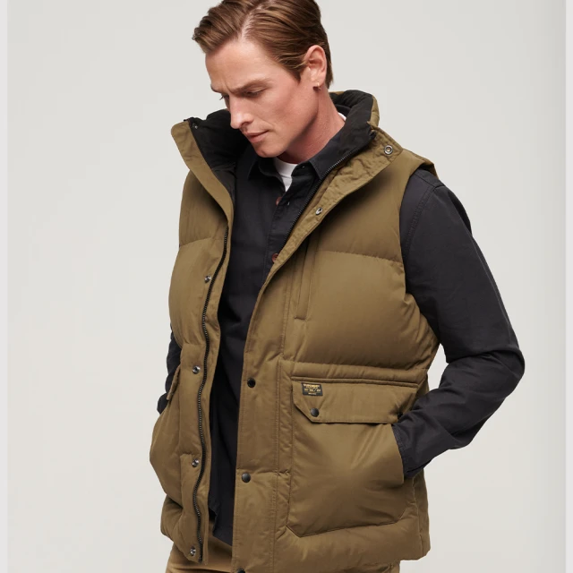 Superdry 男裝 保暖背心 MF Non Hooded Gilet(卡其色)