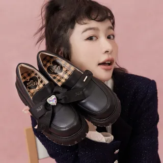 【Ann’S】Ann’S X Sanrio三麗鷗 HELLO KITTY聯名兩穿可拆煥彩愛心寶石大蝴蝶素面厚底學院樂福鞋4.5cm(黑)
