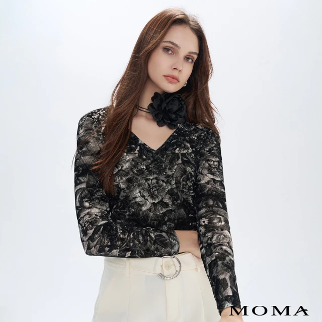 MOMA 特色植絨印花V領上衣(黑色)