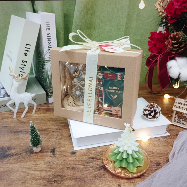 KIRA與花花藝 聖誕樹蠟燭×永生聖誕樹LED玻璃罩 交換禮物盒 /雪花白(附燭台、LED燈/聖誕禮物/聖誕節)