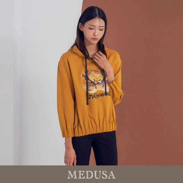 MEDUSA 曼度莎MEDUSA 曼度莎 現貨-小熊芥黃壓褶帽T（M-XL）｜女上衣 長袖上衣 休閒上衣 冬新品(205-20601)