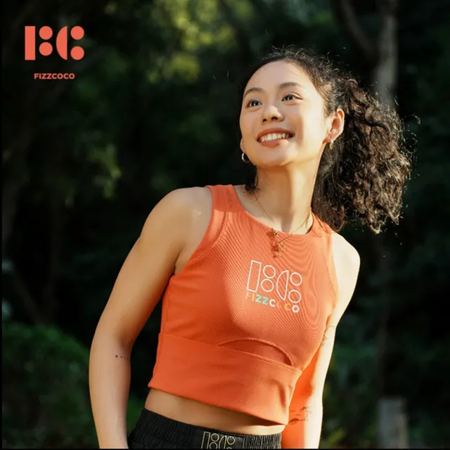 【FIZZCOCO】現貨14 經典logo螺紋運動背心 一體式帶胸墊女健身長款內衣外穿瑜伽服上衣(黑色／髒髒橘)