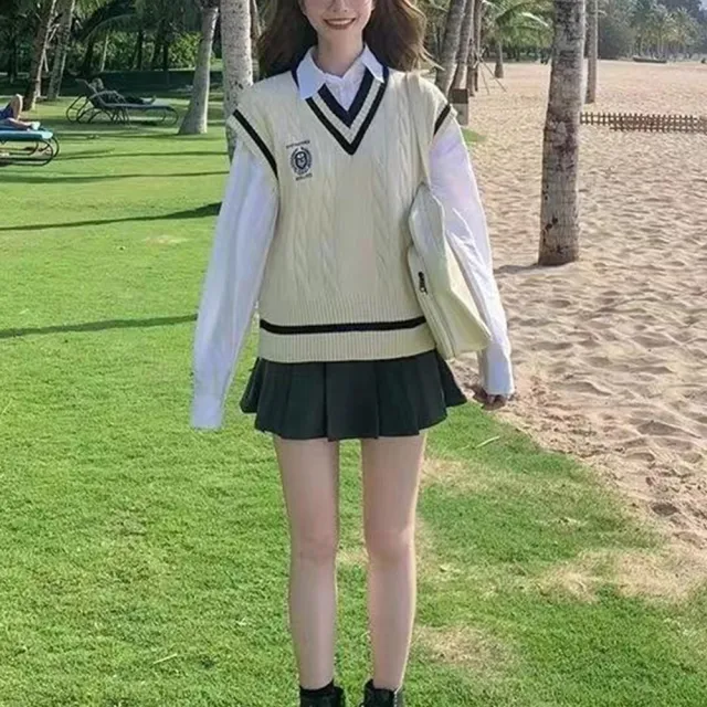 【Amirr 艾米爾】★韓版學院風V領針織上衣(女上衣/背心/馬甲)