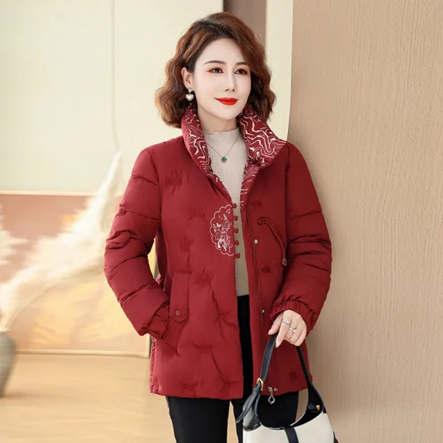 【理子時尚】玩美衣櫃優雅熟齡中式繡花立領鋪棉外套女XL-5XL(共三色)