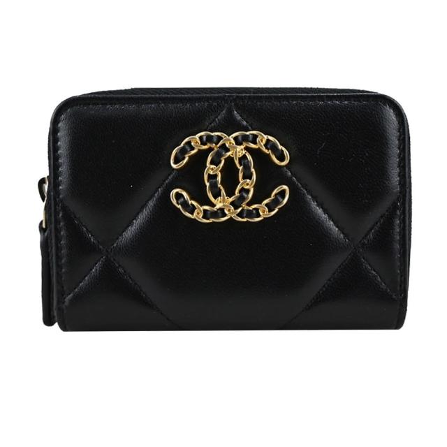 【CHANEL 香奈兒】19系列經典金屬LOGO菱紋小羊皮拉鍊零錢包(黑色)