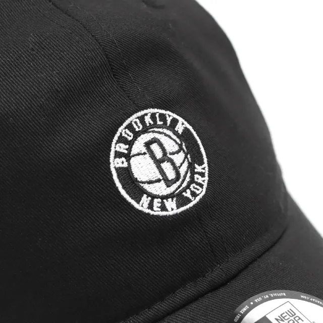 【NEW ERA】棒球帽 NBA 黑 白 刺繡 布魯克林籃網 BKN 920帽型 可調式帽圍 帽子 老帽(NE13774048)