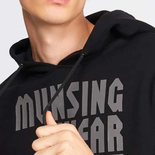 【Munsingwear】企鵝牌 男款黑色印花長袖帽T-SHIRT MGSL2807