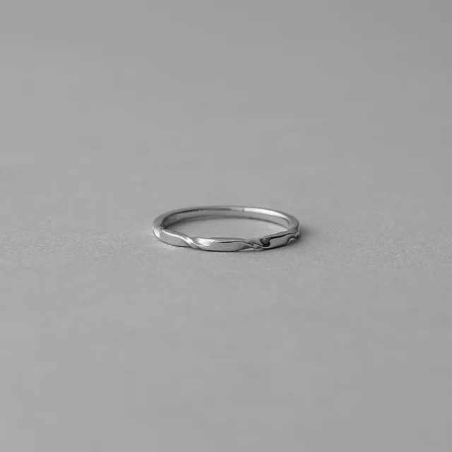 【ete】PT900 層疊扭紋戒指(鉑金色)