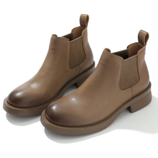 【DIANA】4.5cm擦色軟牛皮率性修身切爾西短靴(卡其)