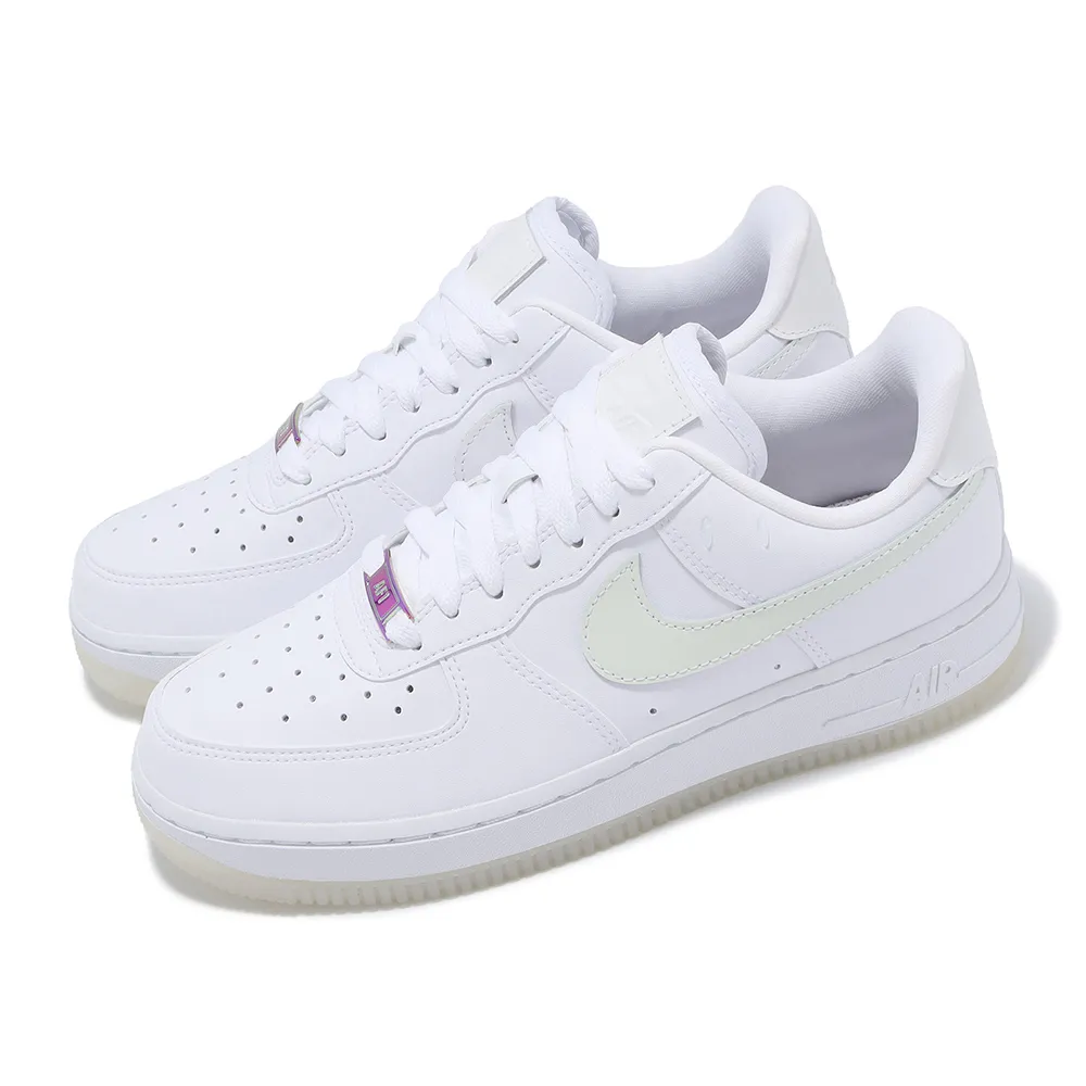 【NIKE 耐吉】休閒鞋 Wmns Air Force 1 07 LX 女鞋 白 皮革 紫外線變色 AF1 經典(FZ5531-111)