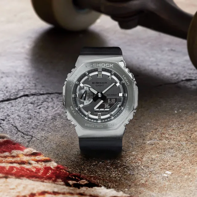 【CASIO 卡西歐】G-SHOCK  時尚金屬八角雙顯腕錶 618 週年慶 畢業禮物(GM-2100-1A)