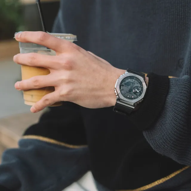 【CASIO 卡西歐】G-SHOCK  時尚金屬八角雙顯腕錶 618 週年慶 畢業禮物(GM-2100-1A)