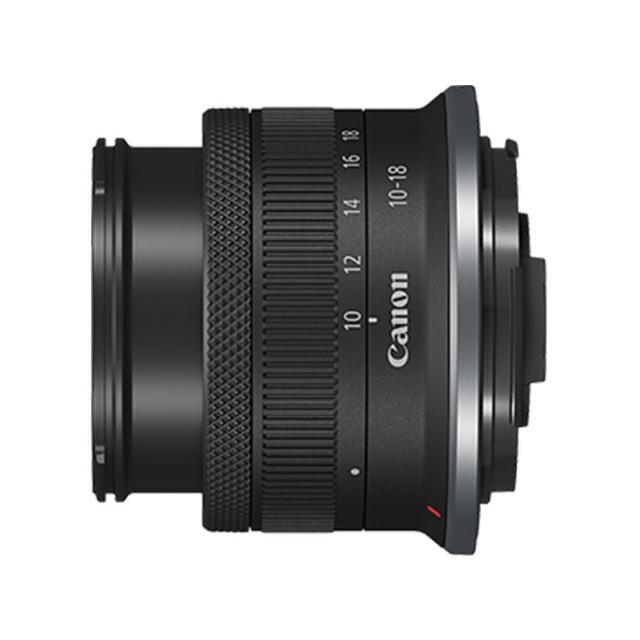 Canon 佳能 RF-S 10-18mm F4.5-6.3 IS STM 超廣角變焦鏡頭，專為 APS-C 感光元件設計，焦距 10-18mm 提供寬廣視角（對角 107°30′ 至 74°20′），內建 IS 影像穩定器及 STM 步進馬達，確保流暢對焦與清晰畫質。鏡片組 10 組 12 片，最小光圈 22-32，放大倍率最高 0.5x（手動對焦於 10mm），濾光鏡尺寸 49mm，直徑 69mm x 鏡長 44.9mm，重量僅 150g，輕巧便攜。適用 Canon RF-Mount 鏡頭接環，適合風景、建築及 Vlog 拍攝。公司貨保固 12 個月，捕捉世界每一刻的細膩之美。