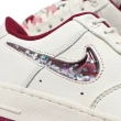 【NIKE 耐吉】Wmns Air Force 1 07 SE PRM 女鞋 情人節 吊飾 米白 莓紅 AF1(FZ5068-161)