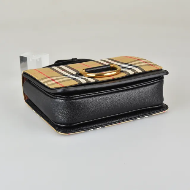 【BURBERRY 巴寶莉】BURBERRY SM D-RING系列壓印LOGO D扣格紋設計帆布釦式斜背包(黑)
