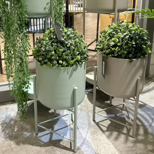 【YU Living 信歐傢居】北歐風鐵製花盆架 花器 直徑17cm(2色任選/綠.灰色)