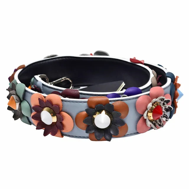【FENDI 芬迪】經典STRAP YOU系列繽紛花朵鉚釘鑲嵌撞色雙面皮革背帶(灰/黑8AV077-80N-F03D5)