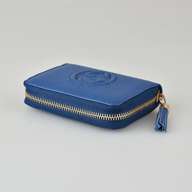 【GUCCI 古馳】GUCCI SOHO浮雕雙G LOGO荔枝紋牛皮4卡拉鏈短夾(藍)
