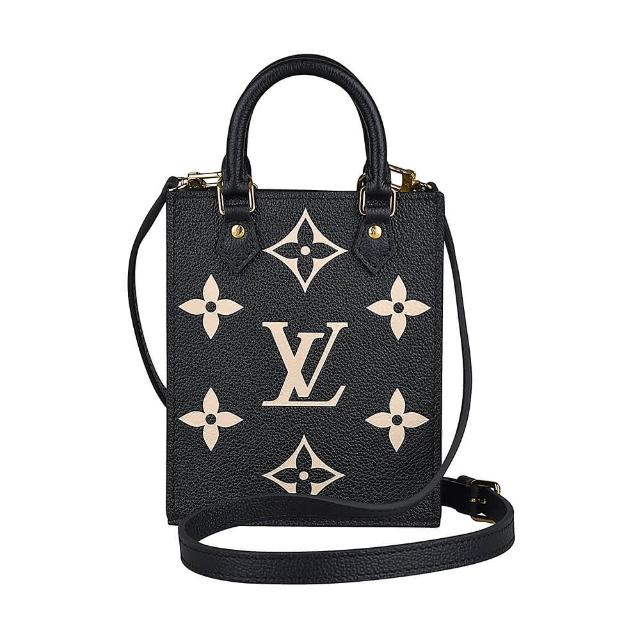 LV LOUIS VUITTON路易威登 M81416 PETIT SAC PLAT 壓花 LOGO Monogram Empreinte 牛皮手提斜背包 LV LOUIS VUITTON 路易威登 M81416 PETIT SAC PLAT 是一款時尚且實用的黑色牛皮壓花LOGO Monogram Empreinte 手提斜揹包。此款兩用包設計簡約大方,適合日常出勤與休閒場合。外層為高質感牛皮,內層為帆布,並附有原廠防塵袋,確保包款安全存放。尺寸為長14cm、寬5cm、高17cm,提把高度17cm,背帶長度可微調96~111cm。無內部與外部夾層,無底珠設計,不適合放置A4檔案。此商品為歐洲平行輸入,價效比高,適合追求品牌風格的女性消費者。