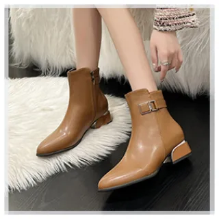 【HiuHiu 韓妍玥】側拉鍊尖頭中跟短靴