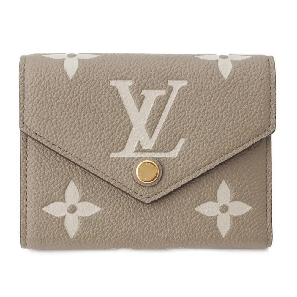 【Louis Vuitton 路易威登】M81861 經典Victorine系列雙色Monogram壓花開釦式三折短夾(斑鳩灰色x奶油色)