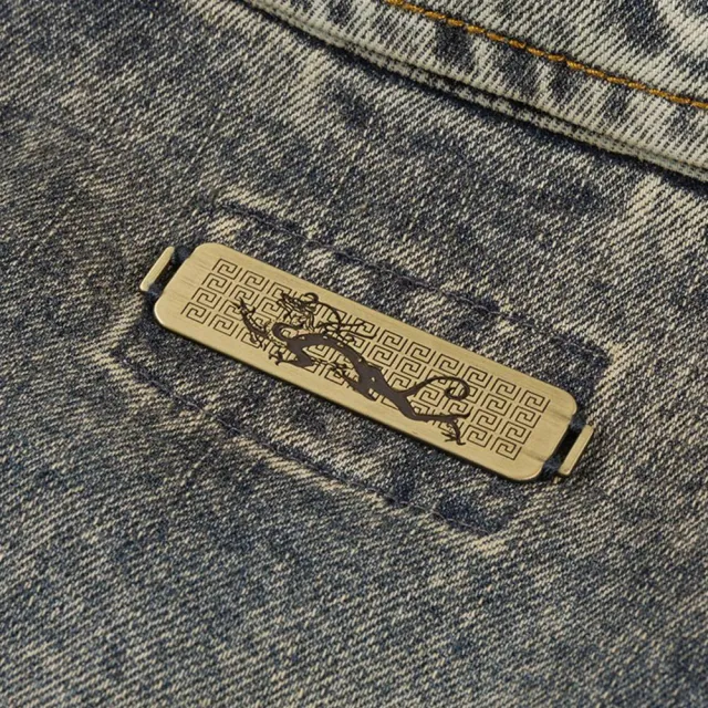 【Dickies】男款水洗牛仔藍兩側大口袋精緻CNY標誌寬鬆休閒外套｜DK012625D22
