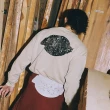 【Dickies】日本支線-城市工裝系列－男款奶酒白純棉胸前品牌刺繡簡約Logo長袖大學T｜DK012582K11
