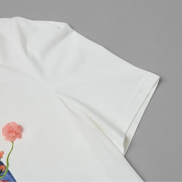 【ILEY 伊蕾】立體花卉油彩圖樣純棉上衣(白色；M-XL；1242591201)