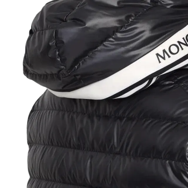 【MONCLER】春夏新款 男款 CLAI 連帽羽絨背心-黑色(1號USA-S、2號USA-M、3號USA-L、5號USA-XXL)