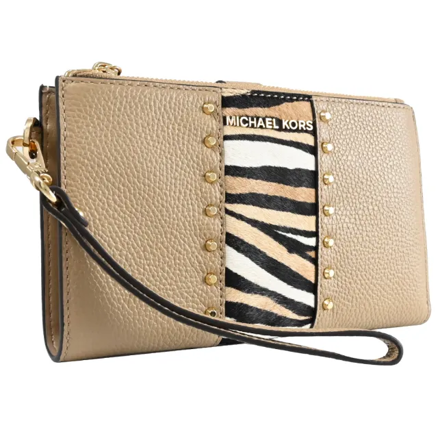 【Michael Kors】經典LOGO虎紋鉚釘手提式雙拉鍊手機袋長夾(駝色)