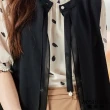 【MYSHEROS 蜜雪兒】造型背心罩衫 雪紡單釦設計 珍珠飾品點綴(黑)