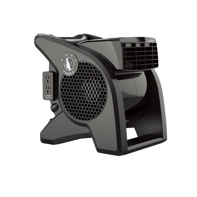 Lasko® U15617TW 黑武士款渦輪扇新品登場，百年經典家電品牌自1906年起，提供颶風級強勁涼風。尺寸為335x300x377mm，適用於車用、露營及室內環境。內建奈米負離子技術，有效淨化空氣，並透過BSMI商品驗證。讓您遠離汙染，安心照顧自己與愛車，適合出外打拼的您。