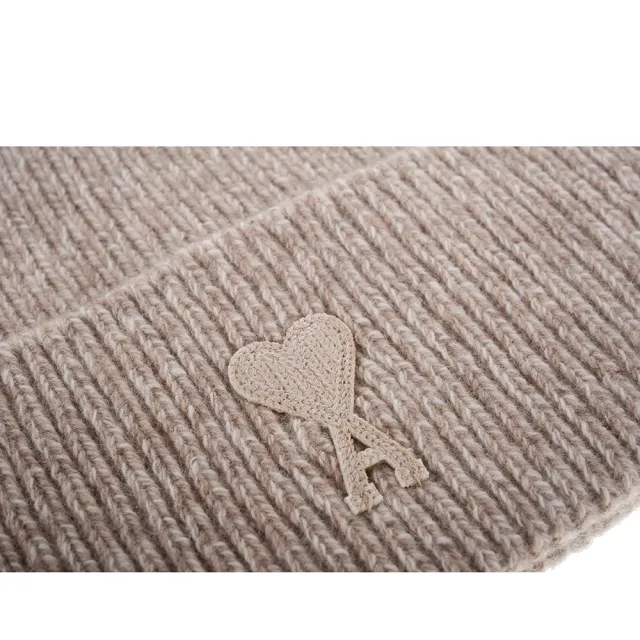 【AMI PARIS】經典灰色愛心貼片LOGO羅紋針織面料羊毛帽(米色)