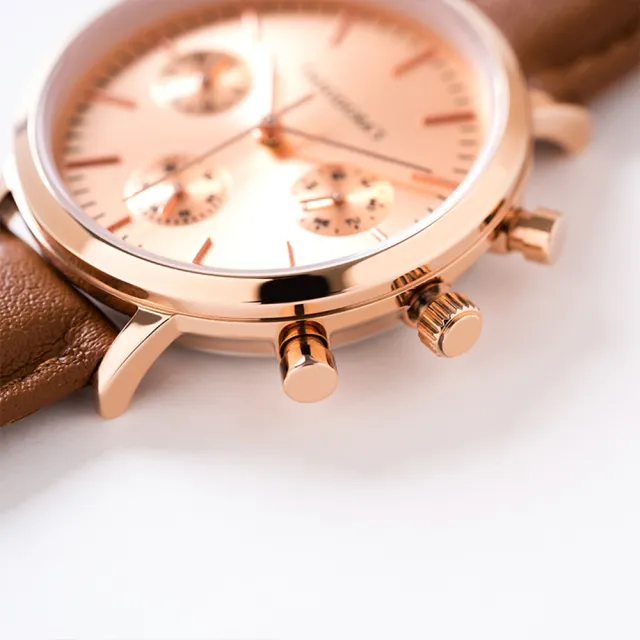 【THEODORA’S 希奧朵拉】Apollo 三眼真皮手錶(小錶面) 三眼粉膚-真皮橘棕(日期顯示 真三眼)