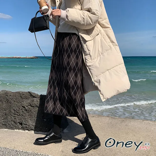 【ONEY 歐妮】● 復古英倫風菱格紋針織Ａ字裙(秋冬/半身裙/中長裙/售完不補)