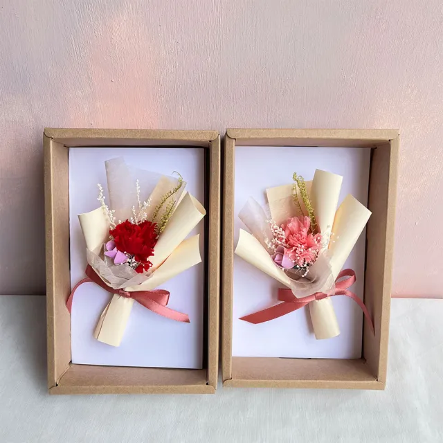 【OSTARA FLORIST 奧斯塔拉花藝】康乃馨永生小花束卡片(永生花、康乃馨、母親節、女性長輩、教師節、祝賀)