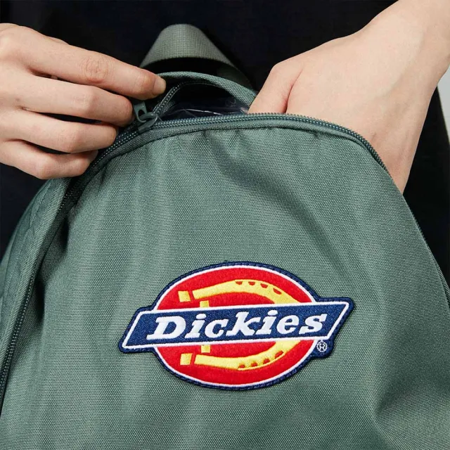 【Dickies】男女款森林綠防水Logo印花圖案後背包｜DK008935H15
