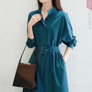 【艾美時尚】中大尺碼女裝 洋裝 優雅知性小立領繫帶顯瘦連身洋裝。S-2XL(2色.預購)