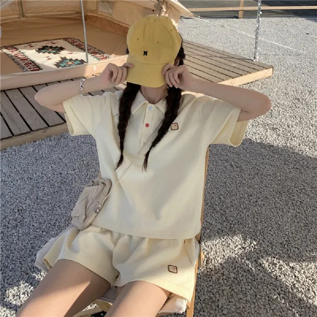 【Amirr 艾米爾】★日系繡花圖案POLO領運動套裝(女上衣/短袖/兩件式套裝)