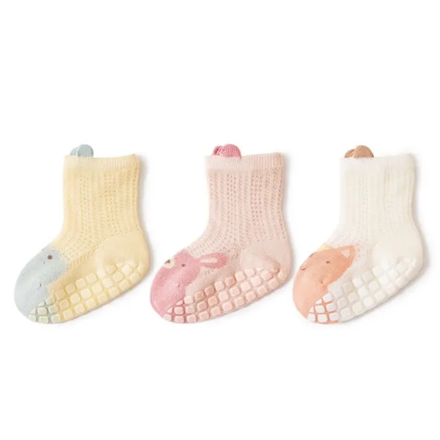【Baby 童衣】任選 兒童襪子3雙入 嬰兒襪 網眼防滑襪 柔軟透氣排汗襪 寶寶動物彈力襪 11729(共２色)