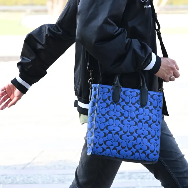 【COACH】GOTHAM 24 經典C字壓紋紙袋造型手提斜背兩用包(藍)
